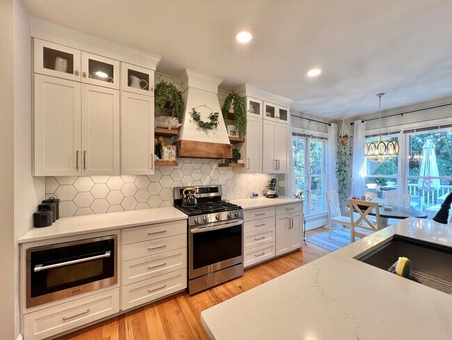 Building Photo - Gorgeous Custom Built 4BD, 3BA Holly Springs Home with Home Gym Setup and Fenced In Yard