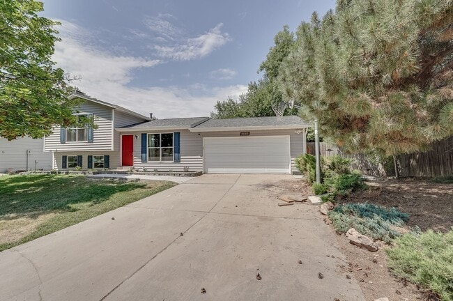 Building Photo - Cul-de-Sac Comfort | Updated Interior + Large Fenced Yard