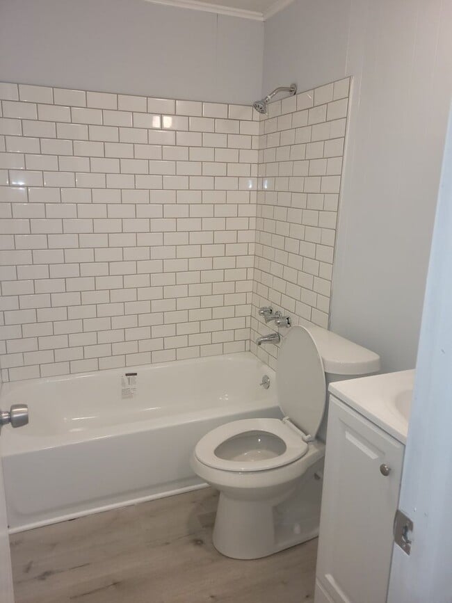 Building Photo - 2 Bedroom, 1 Bath