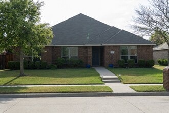 Building Photo - 107 Buckingham Dr