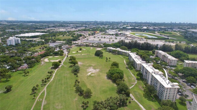 Building Photo - 2661 S Course Dr