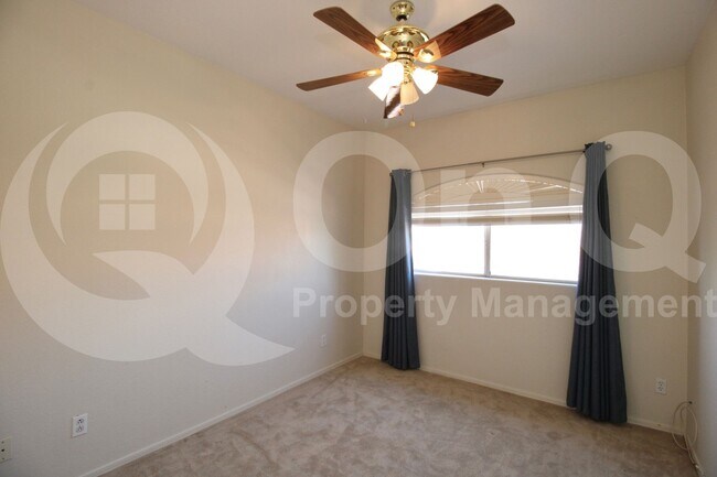 Building Photo - 8653 E Royal Palm Rd