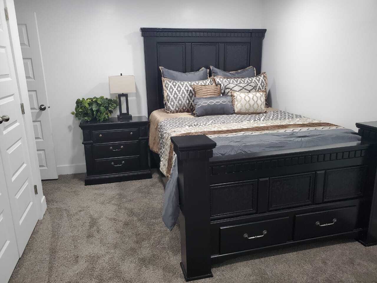 Building Photo - 704 N Bennedict Dr