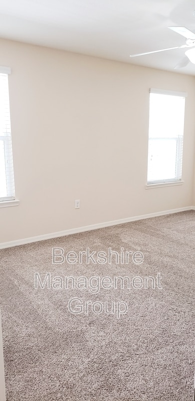 Building Photo - 1012 Dossey Oaks Ln