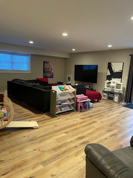 Building Photo - 30 Tamarack Ave