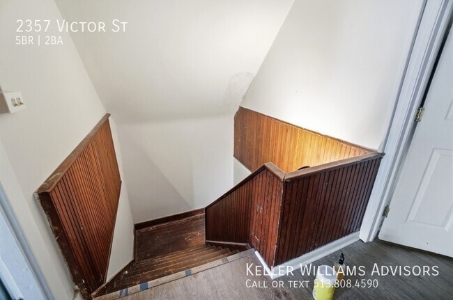 Building Photo - 2357 Victor St