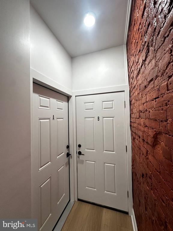 Building Photo - 1229 W Somerset St