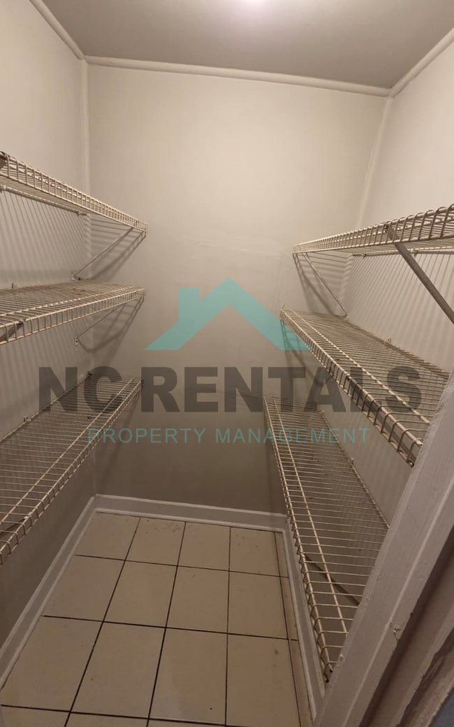 Building Photo - 714 Dillard St