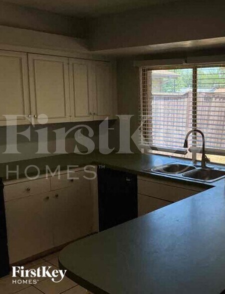 Building Photo - 418 Thistle Dr