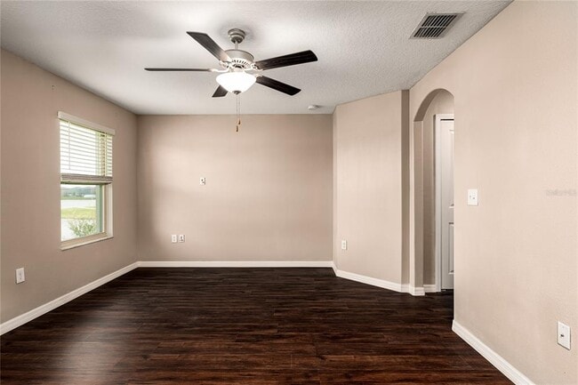 Building Photo - 724 Royal Empress Dr