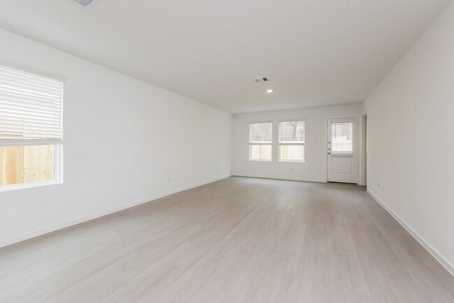 Building Photo - 1527 Crowson Rdg