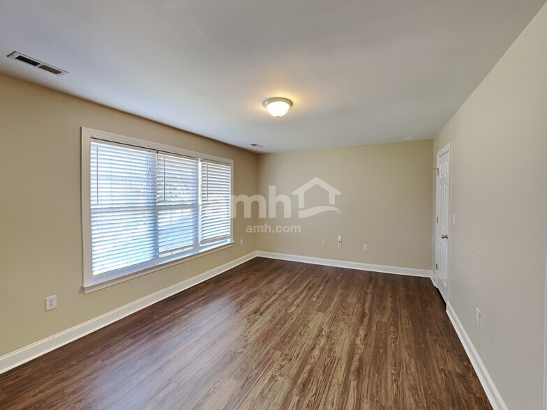 Building Photo - 2003 Monaco Ct