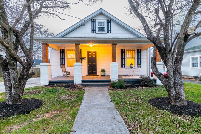 Primary Photo - 527 Eldon St