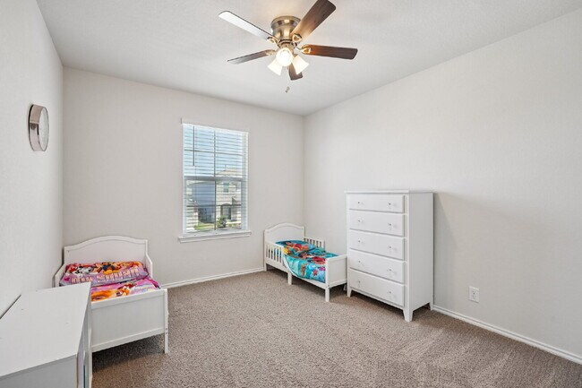 Building Photo - "Rent to Own this Charming 3-Bed Oasis with 18 month lease!*"