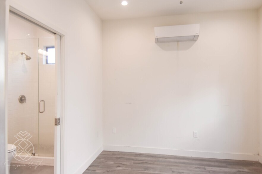 Building Photo - 905 Parkman Ave