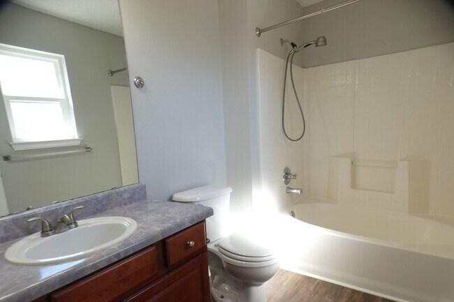 Building Photo - 6607 Woodbury Forest Dr