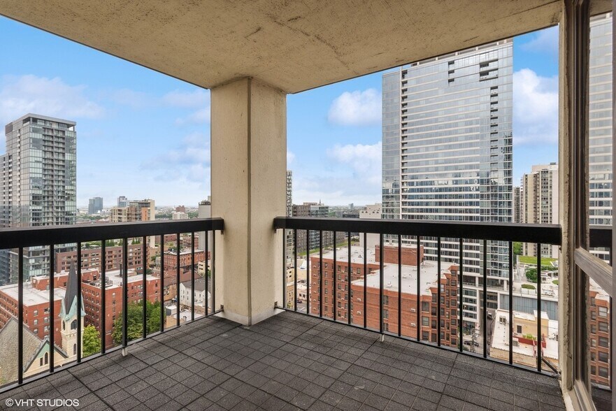 Building Photo - 1122 N Clark St
