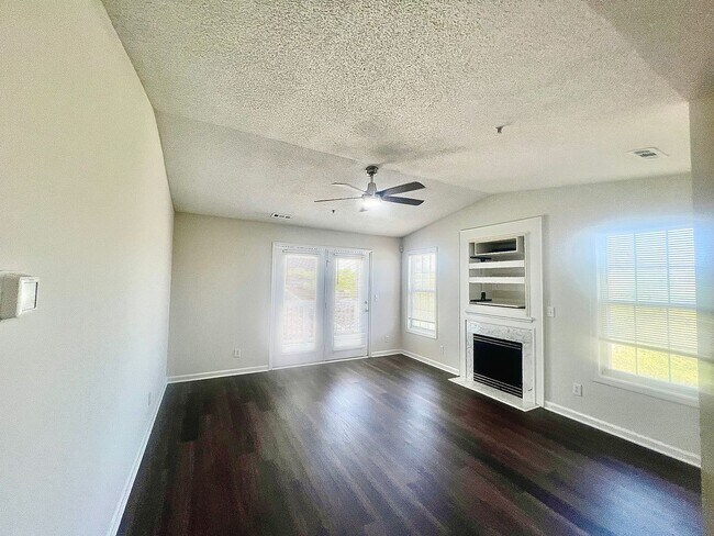 Building Photo - RENT SPECIAL! Freshly Painted! New Luxury ...