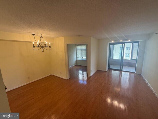 Building Photo - 2400 Clarendon Blvd