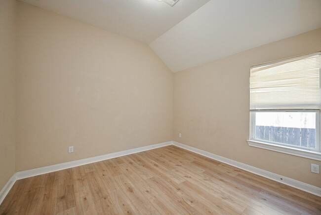 Building Photo - 5823 Hillside River Ln