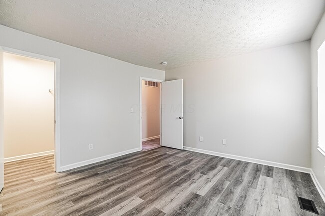 Building Photo - 5727 Sundial Dr