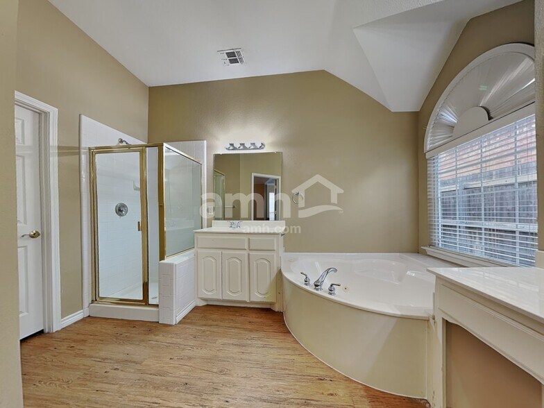 Building Photo - 7441 Sweet Meadows Dr