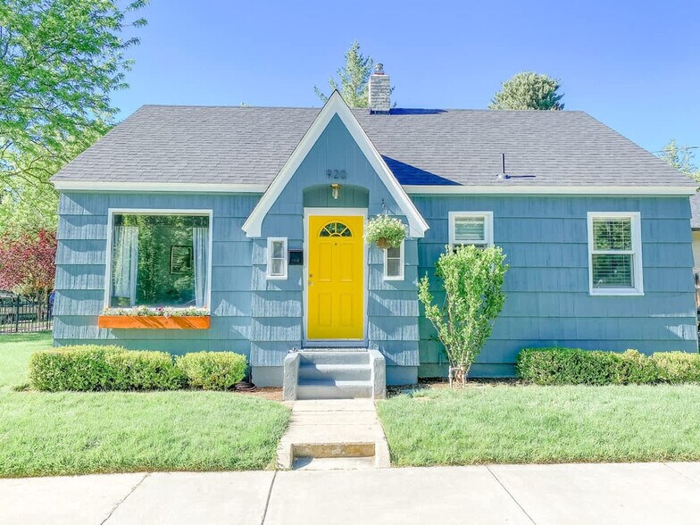 Building Photo - 920 W Lemp St