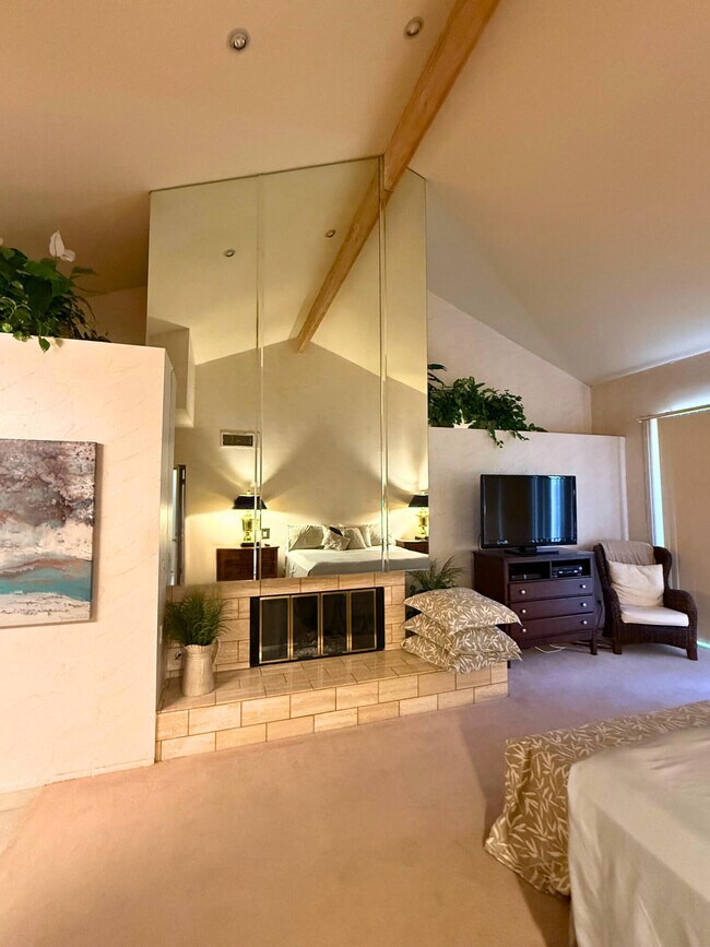 Building Photo - 253 Kavenish Dr