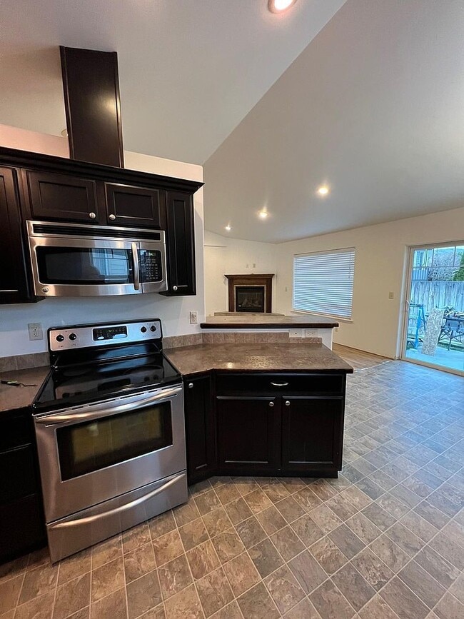 Building Photo - 902 Fawn Cir