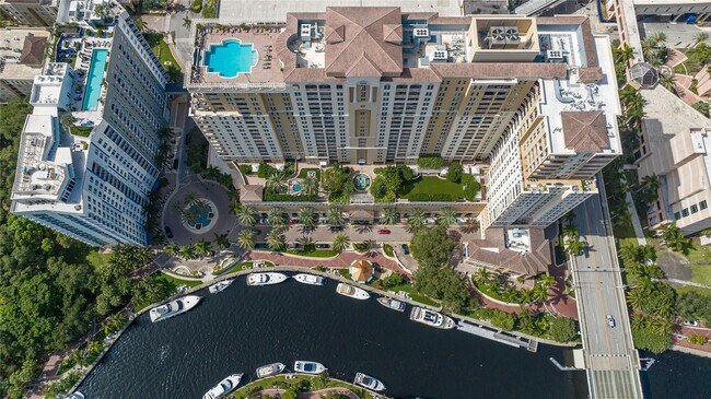 Building Photo - 511 SE 5 Ave