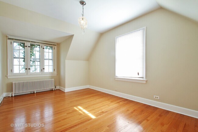 Building Photo - 920 Juniper Rd