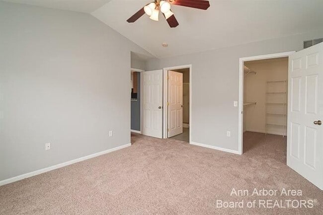 Building Photo - 3217 Primrose Ln