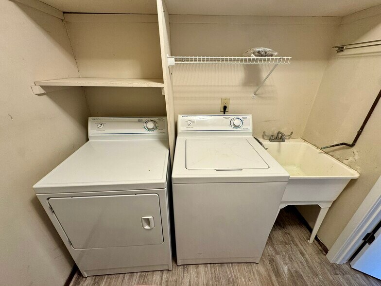 Building Photo - W169N11404 Biscayne Dr