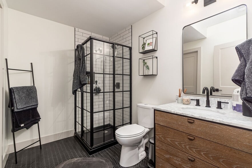 Building Photo - 1196 Hamlet St