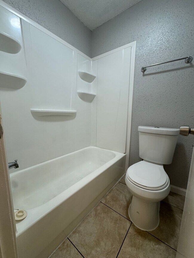 Building Photo - 11217 Pender Ln