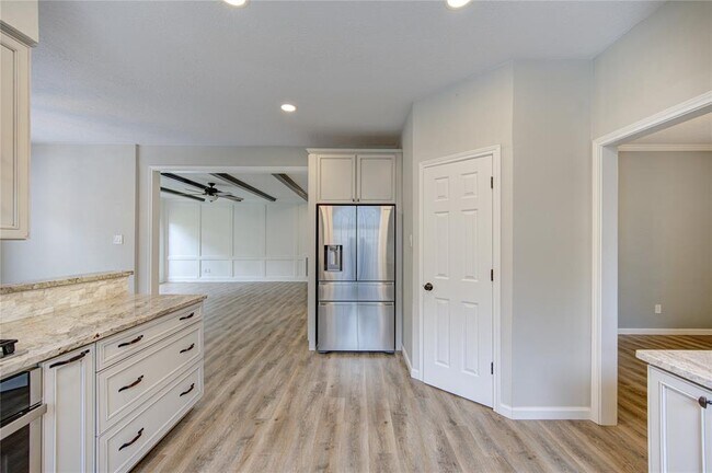 Building Photo - 4927 Kenlake Grove Dr