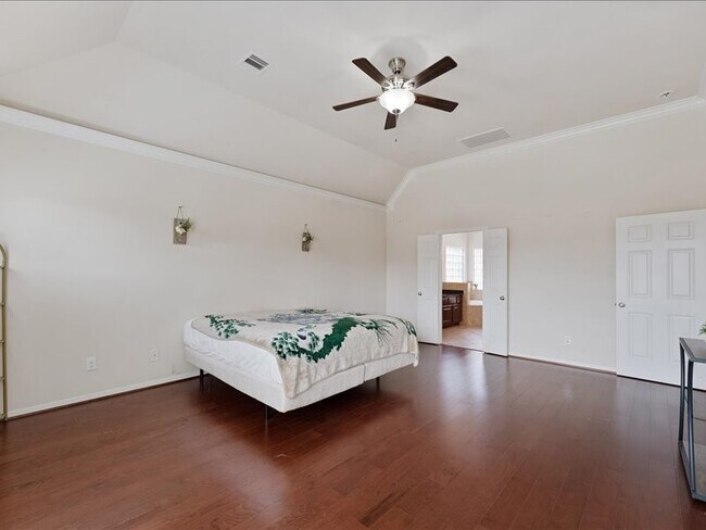 Building Photo - 5502 Lunia Ln