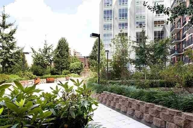 Building Photo - 700 Grove St
