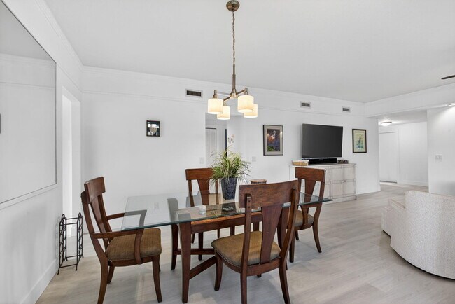 Building Photo - 3940 Back Bay Dr