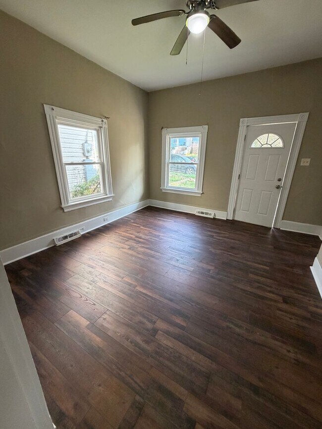 Building Photo - Newly Updated 2BR/1BA Home – Great Location & Move-In Ready!