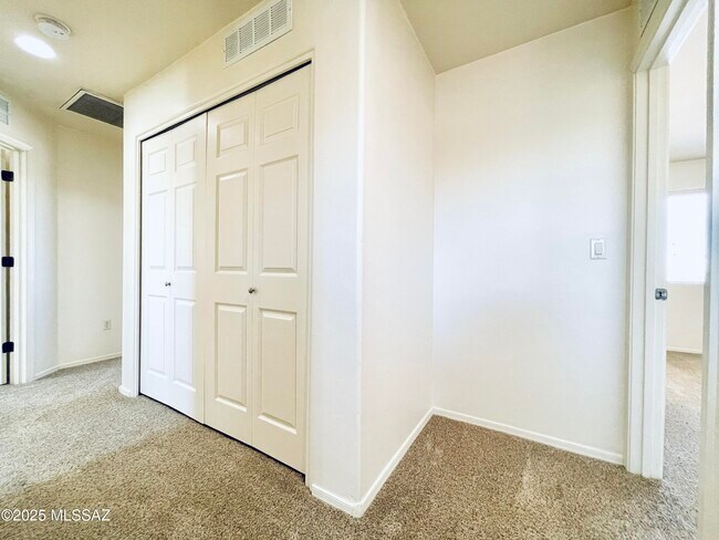 Building Photo - 5079 N Cliffed River Dr