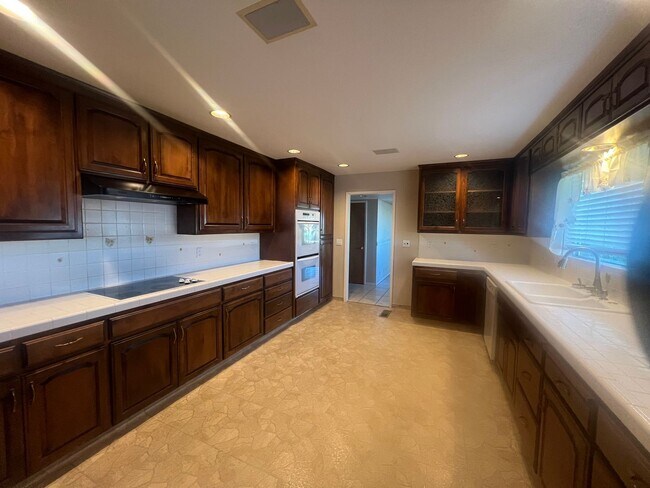 Building Photo - Nothing but short of Amazing - 3 Bedroom home!