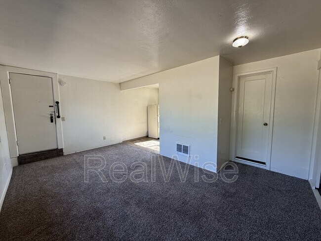 Building Photo - 3028 NE Douglas Ave