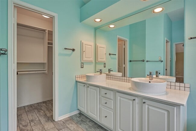 Building Photo - 59 W Gaslight Pl