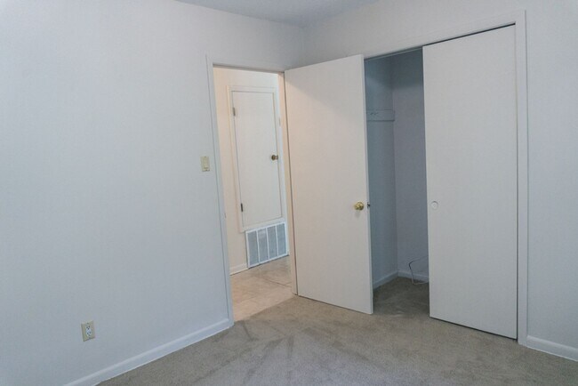 Building Photo - 1225 Parktown Dr