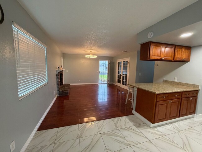 Building Photo - Nice home for rent in Hanford