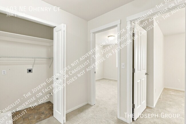 Building Photo - 403 NE Ohenry Ct