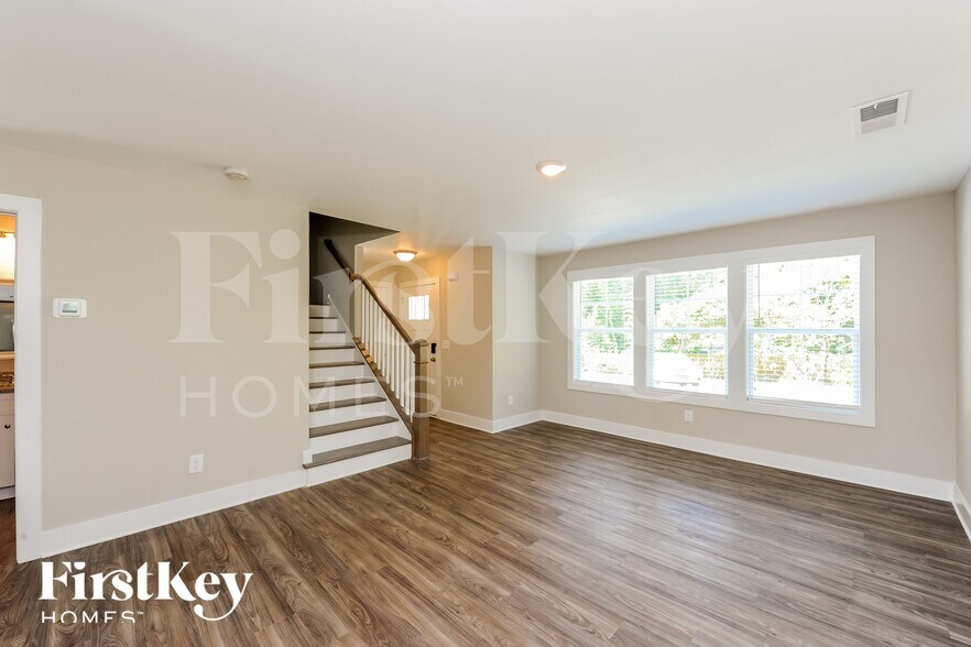 Building Photo - 3725 Corvette St