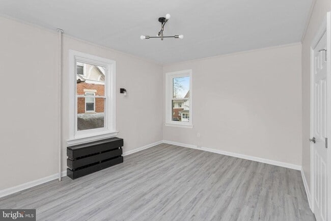 Building Photo - 12 6th Ave