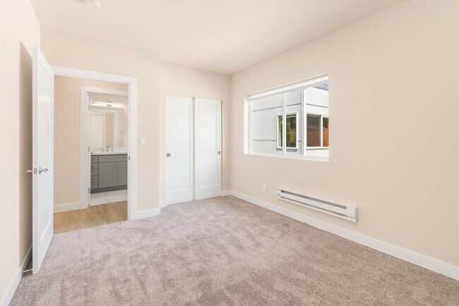 Building Photo - Live in the Heart of North Seattle – 2-Bedroom Home!